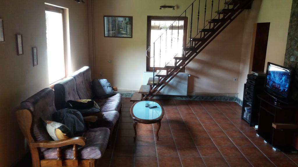 蒙大拿萨斯卡度假屋 Sasca Montană 外观 照片